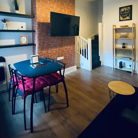Large 4 Bedroom Home - Coventry City Centre Экстерьер фото