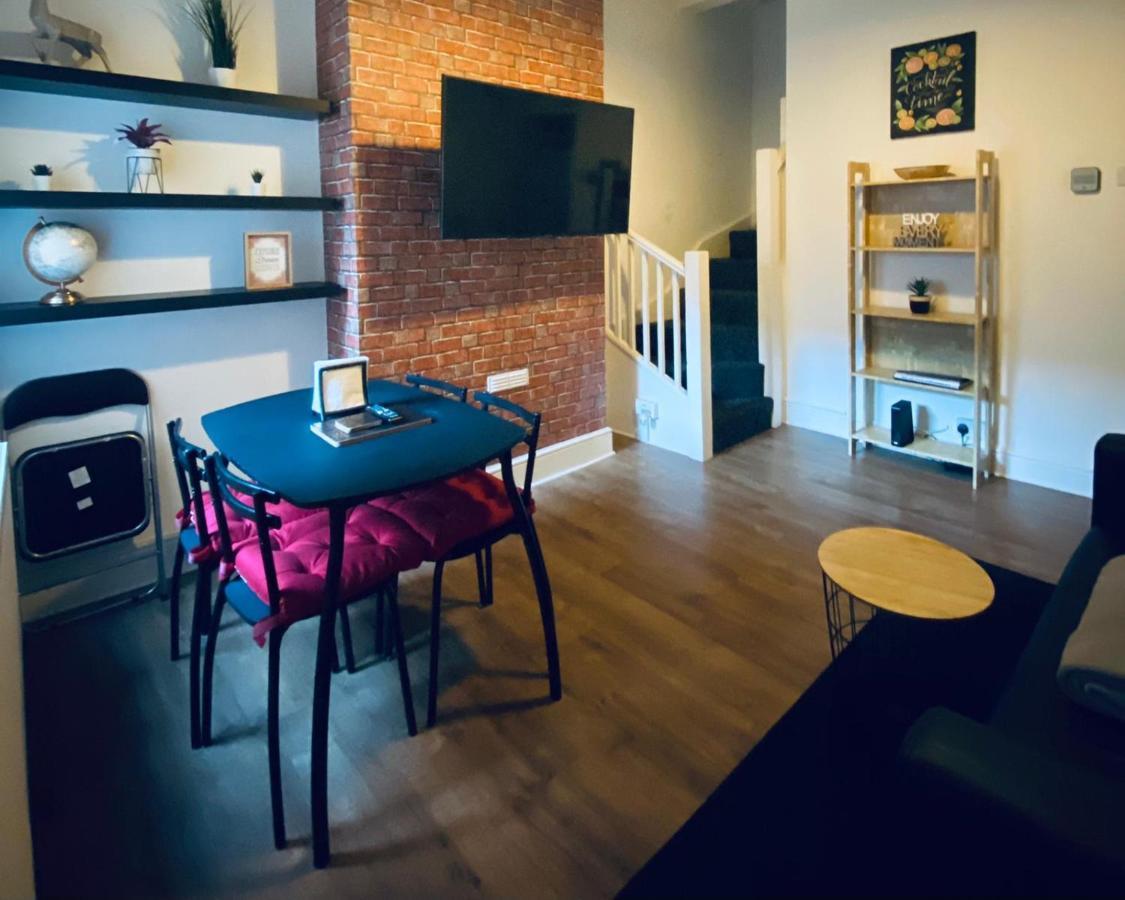 Large 4 Bedroom Home - Coventry City Centre Экстерьер фото