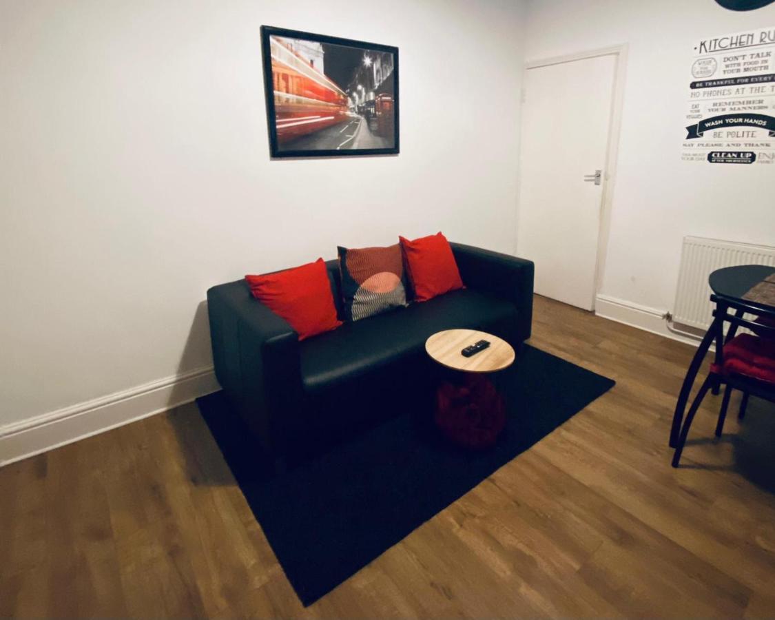 Large 4 Bedroom Home - Coventry City Centre Экстерьер фото