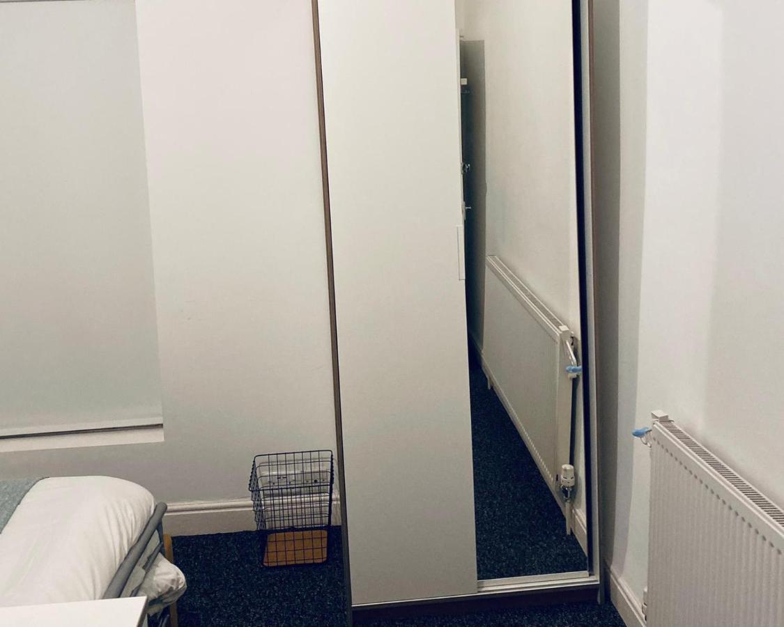 Large 4 Bedroom Home - Coventry City Centre Экстерьер фото