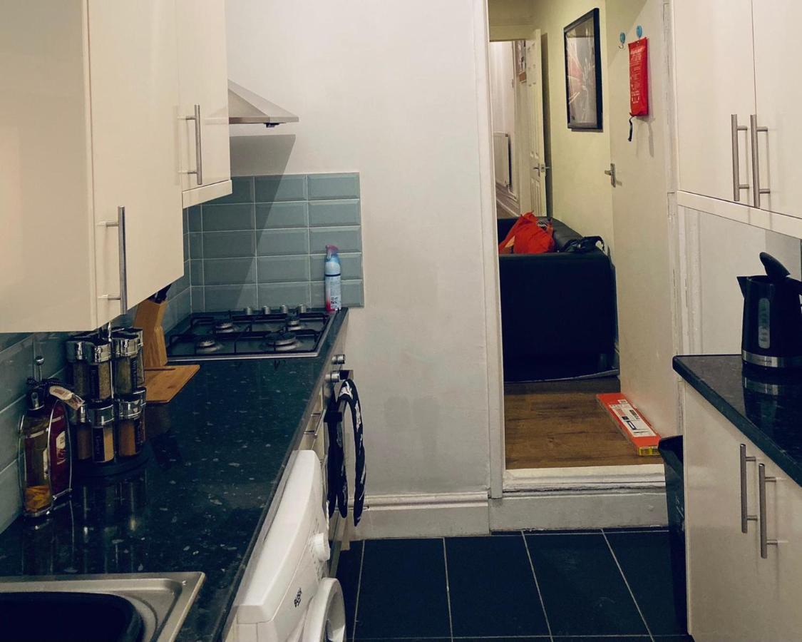 Large 4 Bedroom Home - Coventry City Centre Экстерьер фото