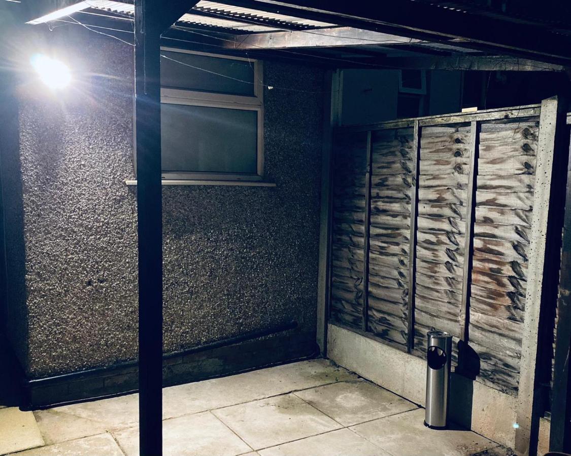 Large 4 Bedroom Home - Coventry City Centre Экстерьер фото
